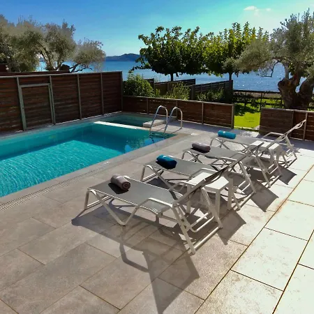 Acqua Di Mare Front Villas Нидри