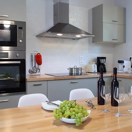 Вилла Acqua Di Mare Front Villas Нидри