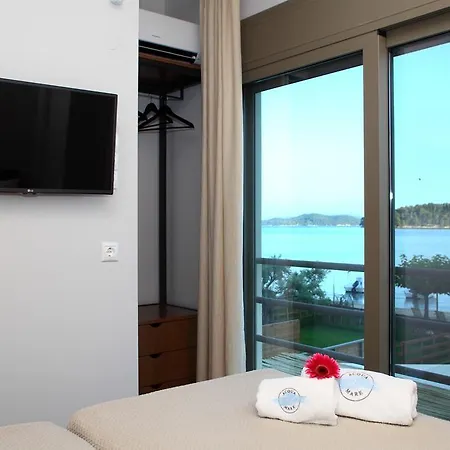 Acqua Di Mare Front Villas Нидри